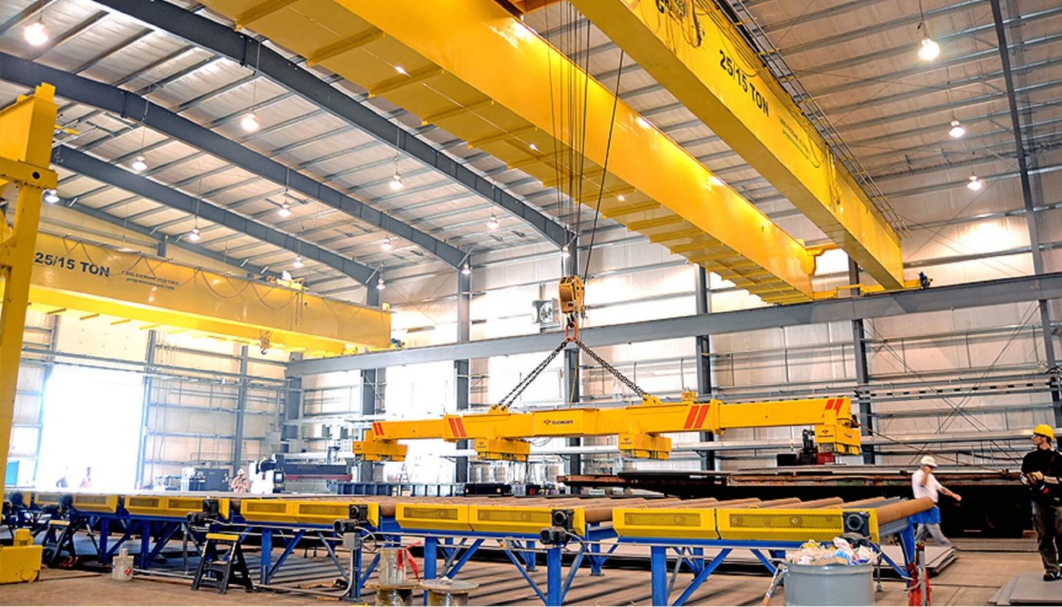 Цеховой кран. Завод подъемного оборудования. Машинист мостового крана. Воскресенский крановый завод русталькран. Мостовой кран 500т.