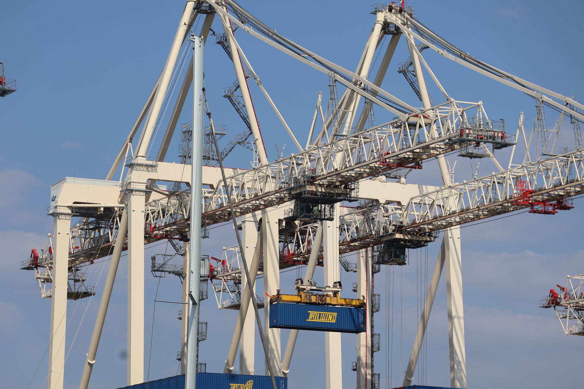 Vì Sao Doanh Nghiệp Nội Thất – Xây Dựng Trong KCN Cần Quan Tâm Đến Logistics Nhập Khẩu